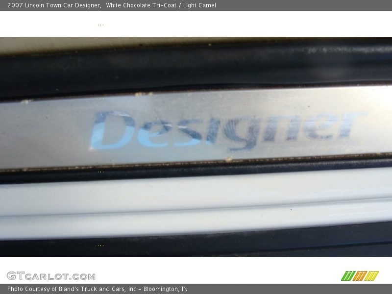 White Chocolate Tri-Coat / Light Camel 2007 Lincoln Town Car Designer