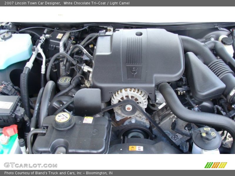 White Chocolate Tri-Coat / Light Camel 2007 Lincoln Town Car Designer