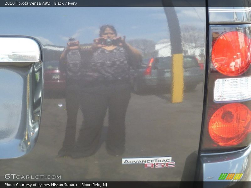 Black / Ivory 2010 Toyota Venza AWD