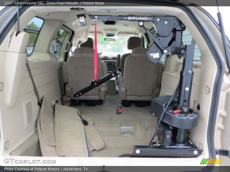 Dune Pearl Metallic / Pebble Beige 2007 Ford Freestar SEL