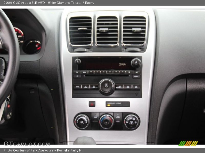 White Diamond Tricoat / Ebony 2009 GMC Acadia SLE AWD