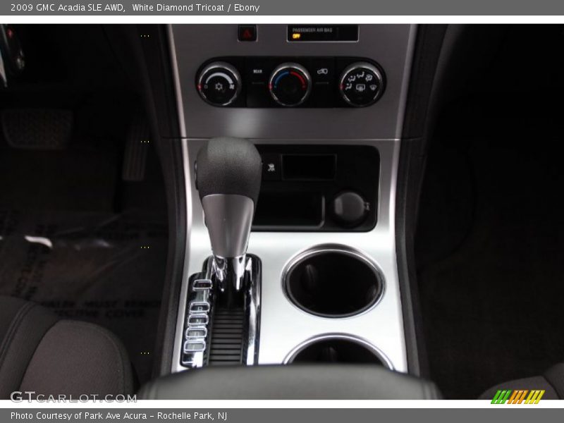White Diamond Tricoat / Ebony 2009 GMC Acadia SLE AWD