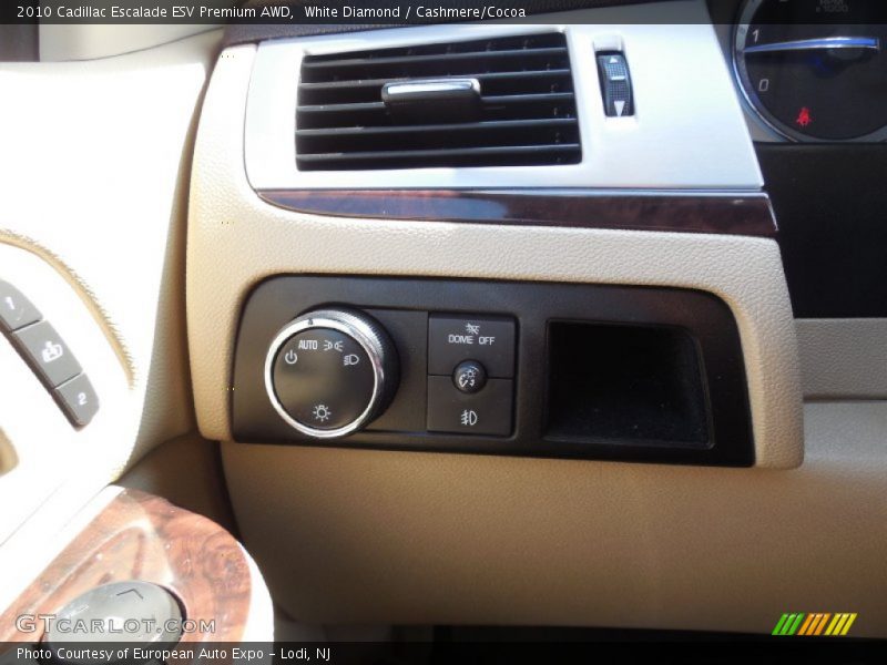 White Diamond / Cashmere/Cocoa 2010 Cadillac Escalade ESV Premium AWD