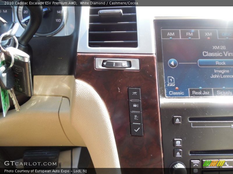 White Diamond / Cashmere/Cocoa 2010 Cadillac Escalade ESV Premium AWD
