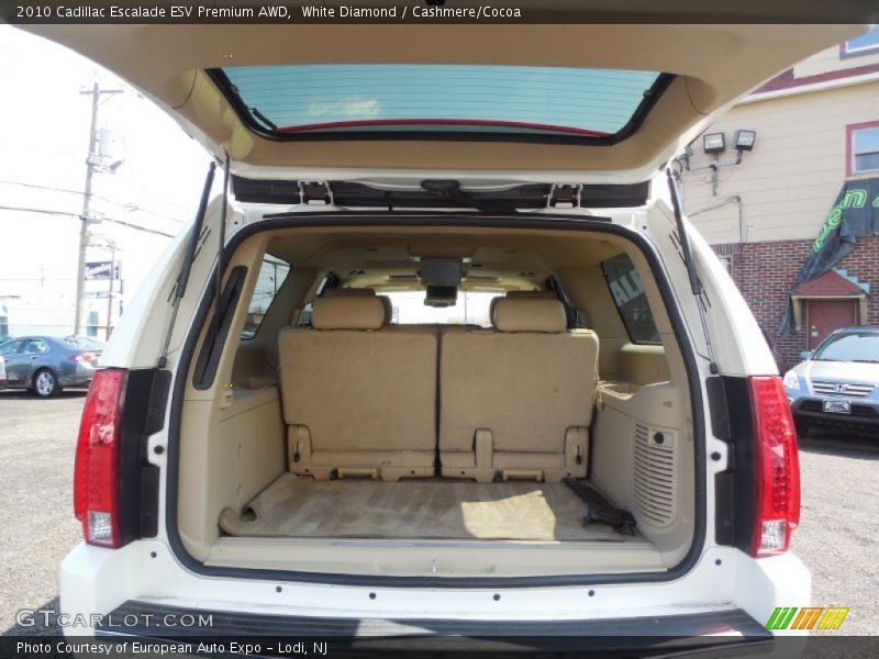 White Diamond / Cashmere/Cocoa 2010 Cadillac Escalade ESV Premium AWD