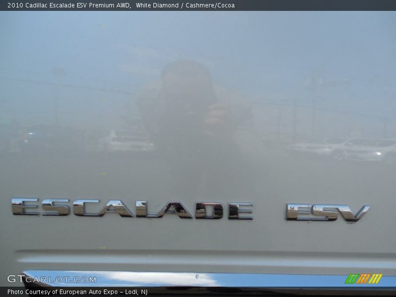 White Diamond / Cashmere/Cocoa 2010 Cadillac Escalade ESV Premium AWD