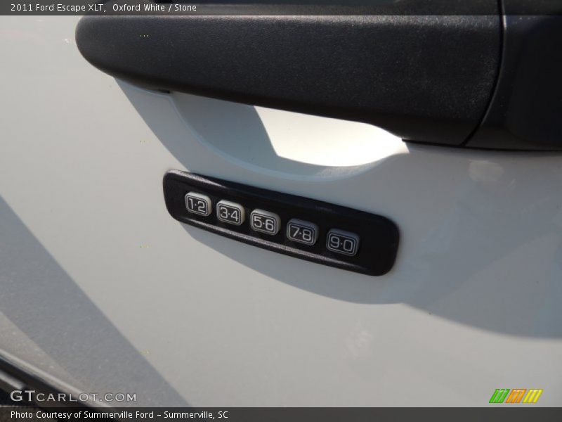 Oxford White / Stone 2011 Ford Escape XLT