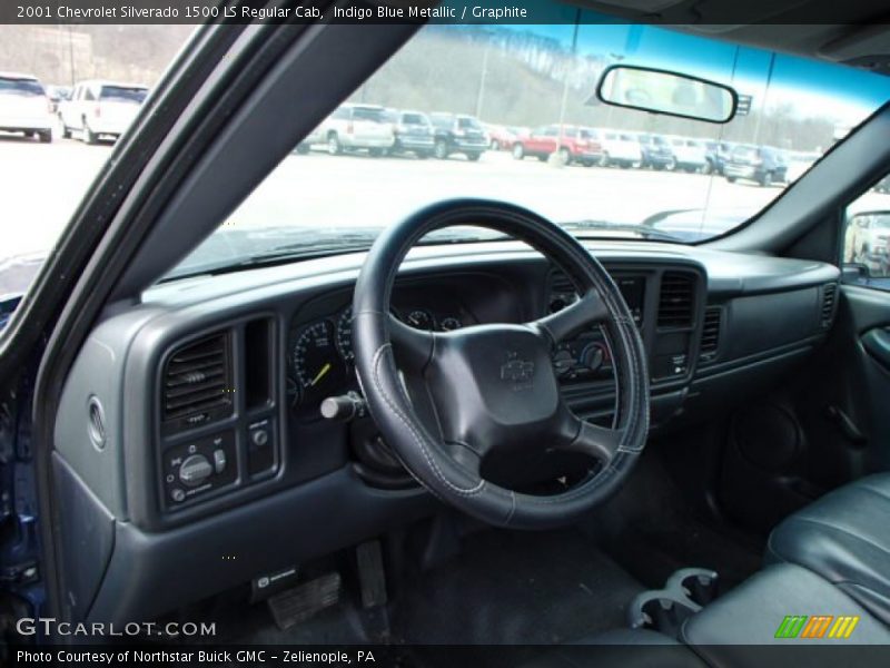 Dashboard of 2001 Silverado 1500 LS Regular Cab