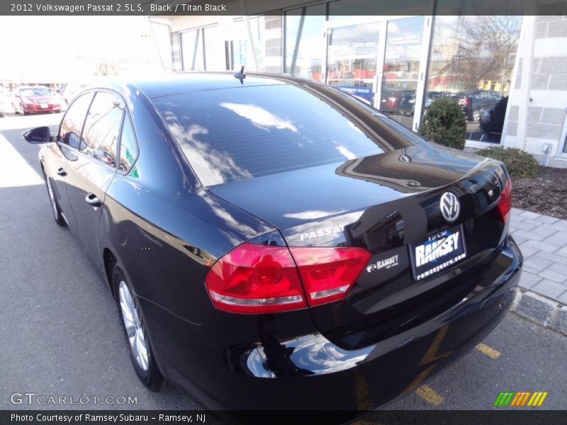 Black / Titan Black 2012 Volkswagen Passat 2.5L S