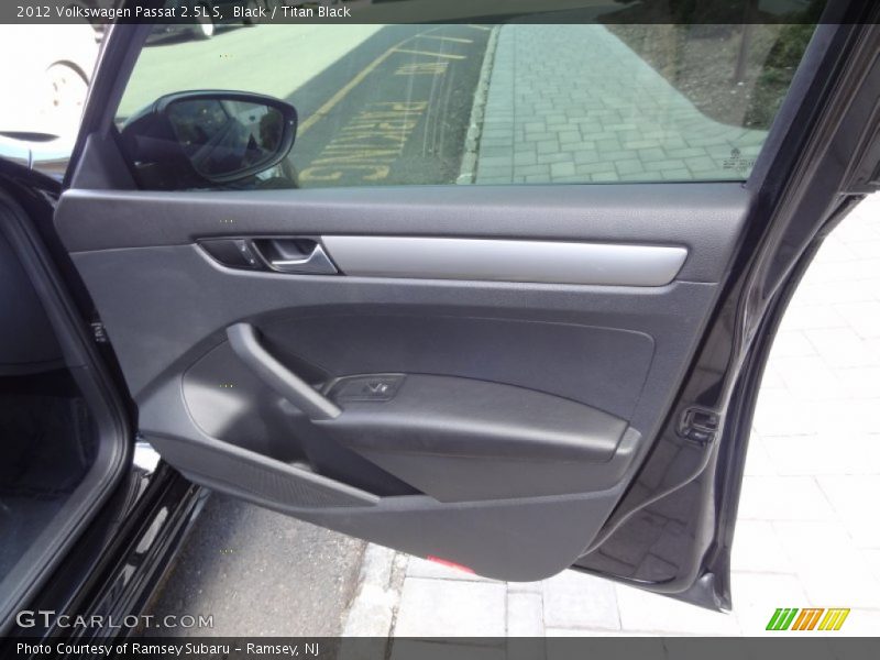 Black / Titan Black 2012 Volkswagen Passat 2.5L S