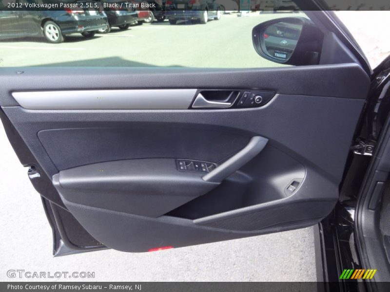 Black / Titan Black 2012 Volkswagen Passat 2.5L S