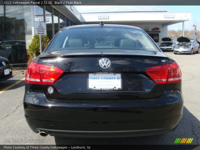 Black / Titan Black 2013 Volkswagen Passat 2.5L SE