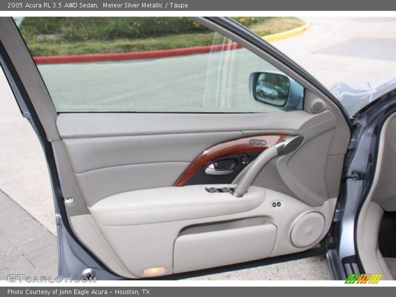 Door Panel of 2005 RL 3.5 AWD Sedan
