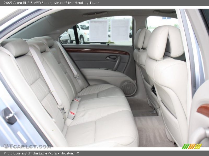 Rear Seat of 2005 RL 3.5 AWD Sedan