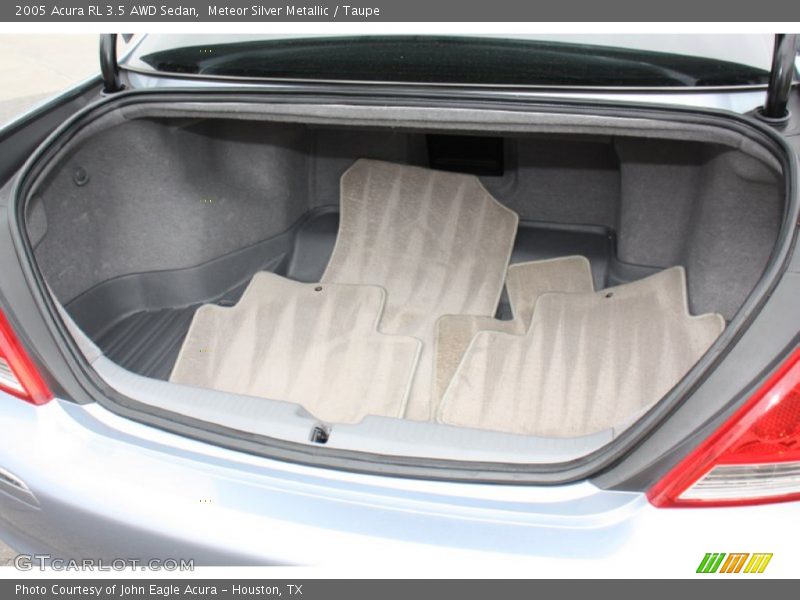 2005 RL 3.5 AWD Sedan Trunk