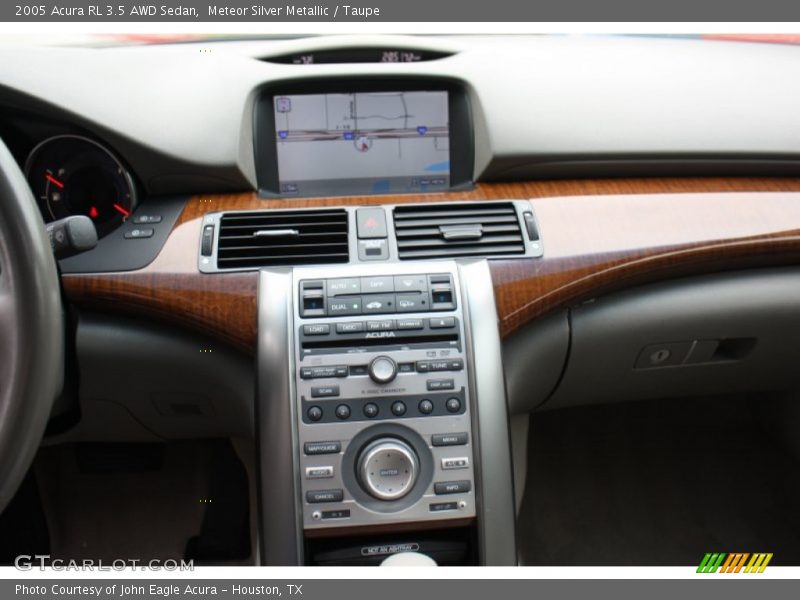 Controls of 2005 RL 3.5 AWD Sedan