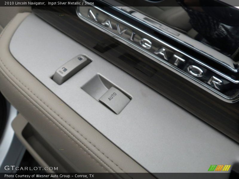 Ingot Silver Metallic / Stone 2010 Lincoln Navigator