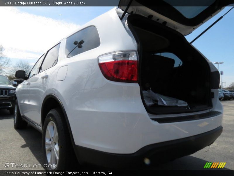 Bright White / Black 2013 Dodge Durango SXT