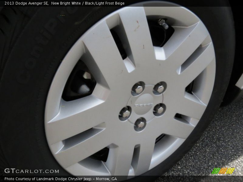 New Bright White / Black/Light Frost Beige 2013 Dodge Avenger SE