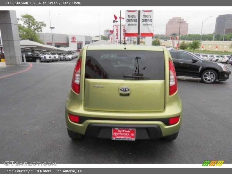 Alien Green / Black Cloth 2012 Kia Soul 1.6