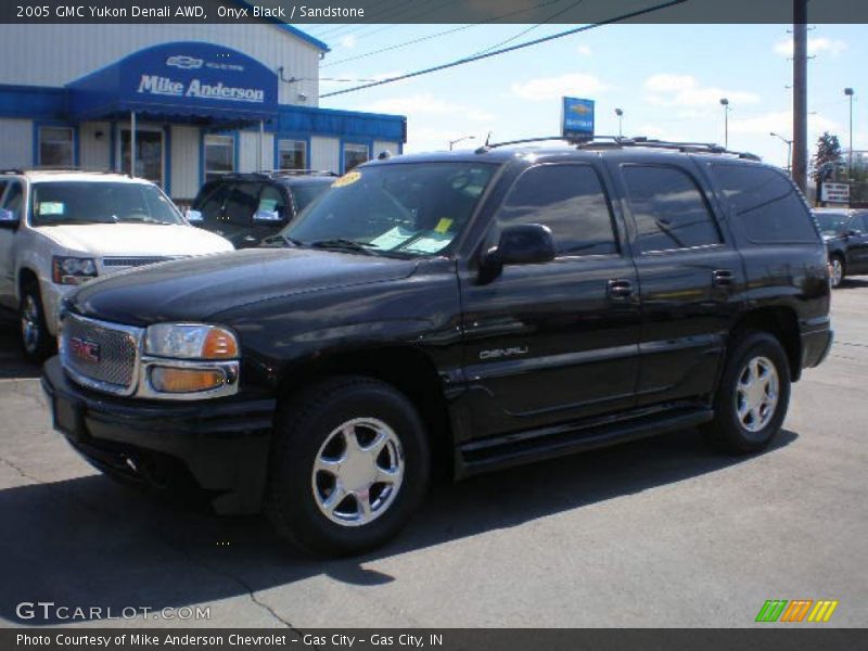 Onyx Black / Sandstone 2005 GMC Yukon Denali AWD