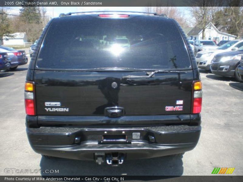 Onyx Black / Sandstone 2005 GMC Yukon Denali AWD