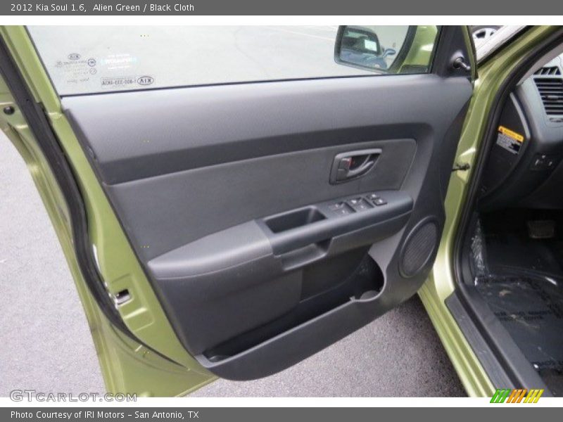 Alien Green / Black Cloth 2012 Kia Soul 1.6