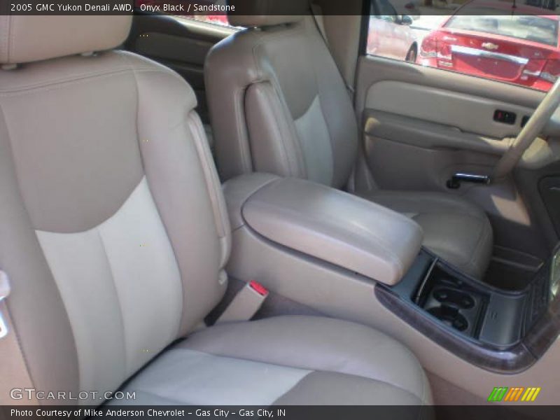  2005 Yukon Denali AWD Sandstone Interior