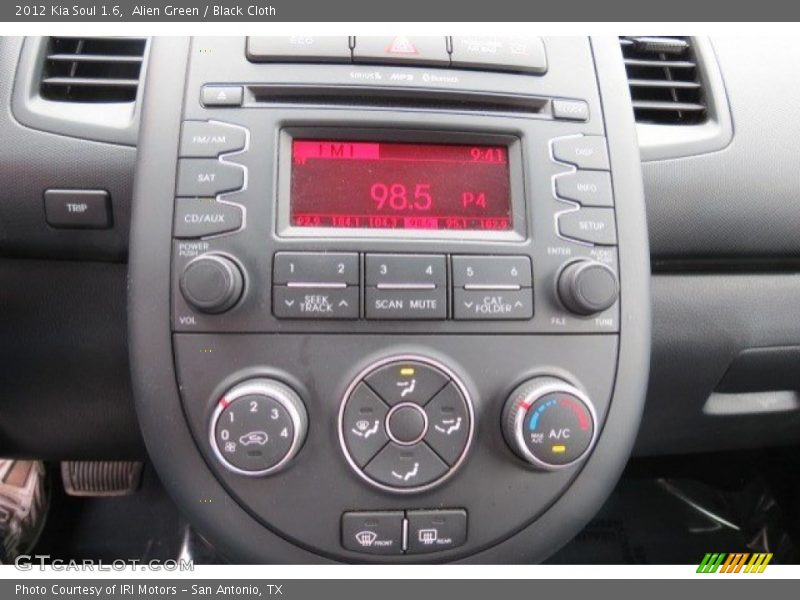 Alien Green / Black Cloth 2012 Kia Soul 1.6