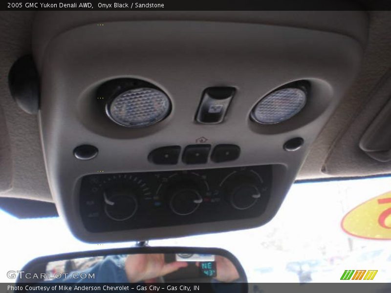 Onyx Black / Sandstone 2005 GMC Yukon Denali AWD