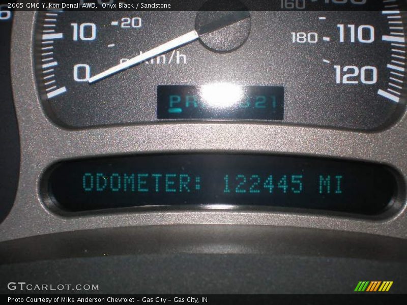 Onyx Black / Sandstone 2005 GMC Yukon Denali AWD