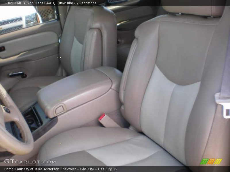  2005 Yukon Denali AWD Sandstone Interior