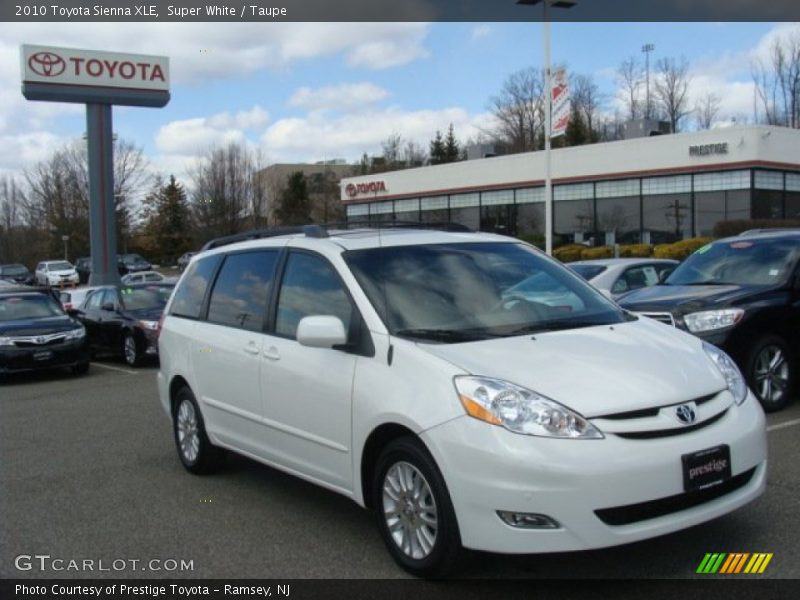 Super White / Taupe 2010 Toyota Sienna XLE