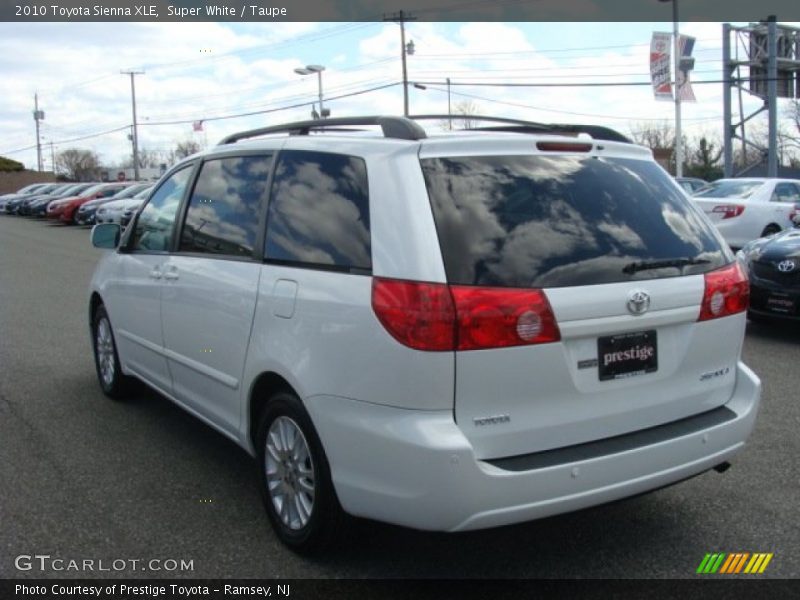 Super White / Taupe 2010 Toyota Sienna XLE