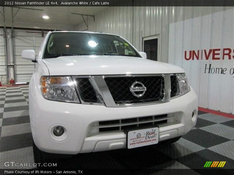 Avalanche White / Cafe Latte 2012 Nissan Pathfinder LE 4x4