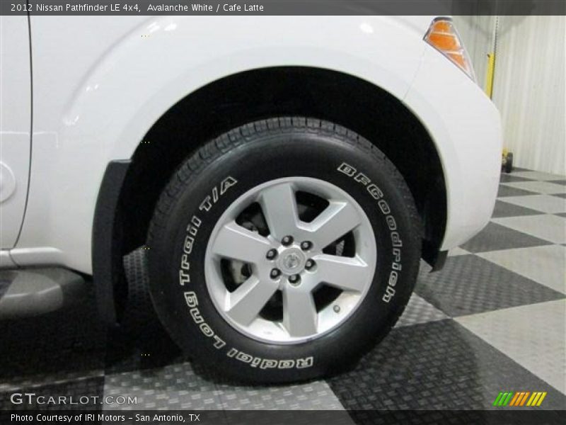 Avalanche White / Cafe Latte 2012 Nissan Pathfinder LE 4x4