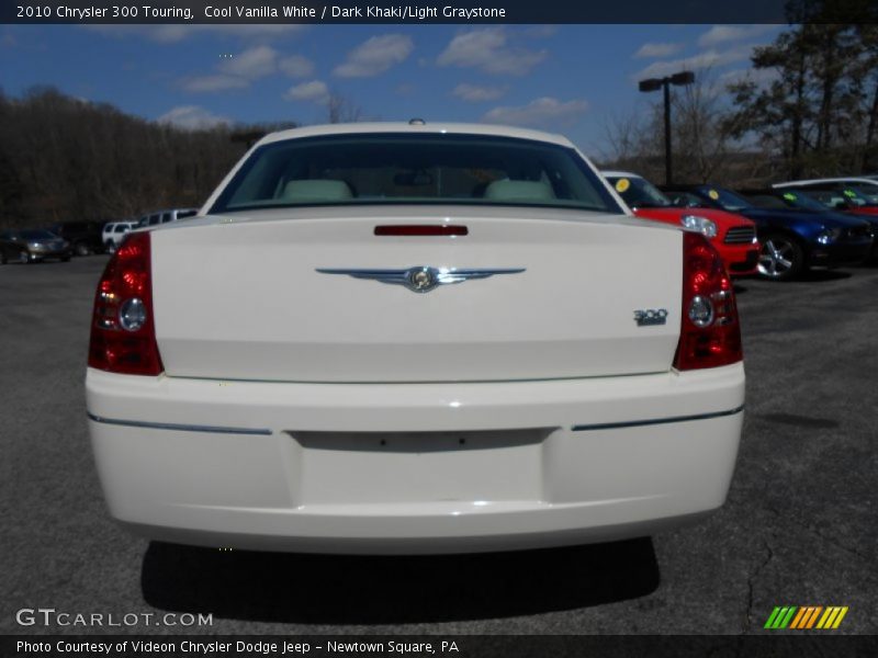 Cool Vanilla White / Dark Khaki/Light Graystone 2010 Chrysler 300 Touring