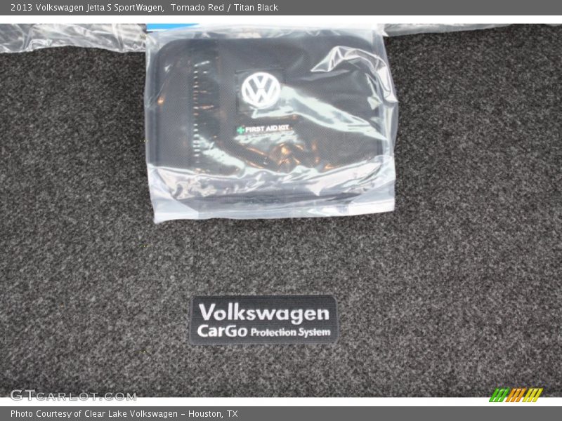 Tornado Red / Titan Black 2013 Volkswagen Jetta S SportWagen