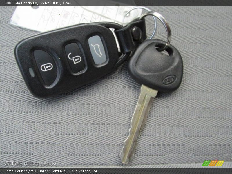 Keys of 2007 Rondo LX