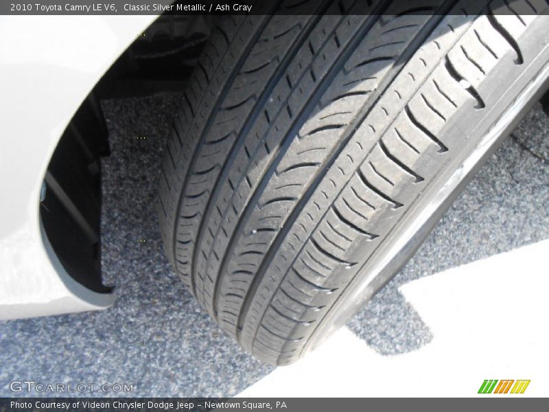 Classic Silver Metallic / Ash Gray 2010 Toyota Camry LE V6