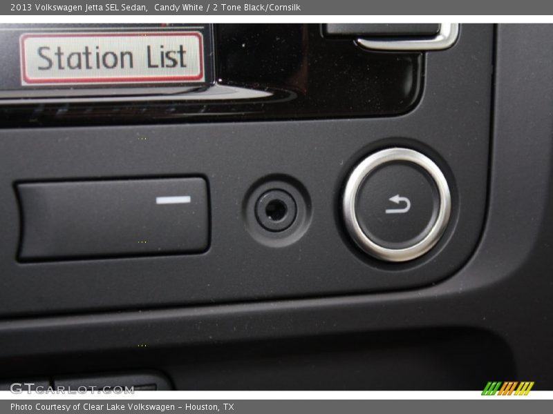 Candy White / 2 Tone Black/Cornsilk 2013 Volkswagen Jetta SEL Sedan