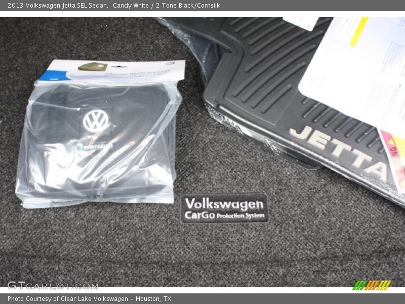 Candy White / 2 Tone Black/Cornsilk 2013 Volkswagen Jetta SEL Sedan