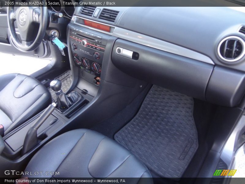 Dashboard of 2005 MAZDA3 s Sedan