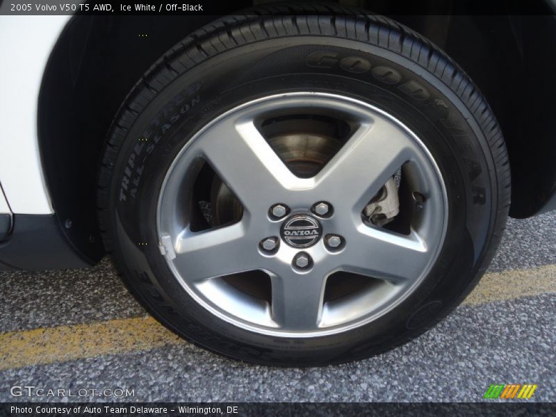 Ice White / Off-Black 2005 Volvo V50 T5 AWD