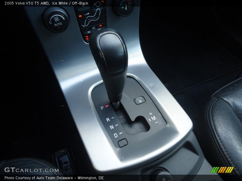 Ice White / Off-Black 2005 Volvo V50 T5 AWD