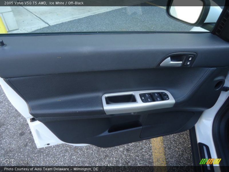Ice White / Off-Black 2005 Volvo V50 T5 AWD