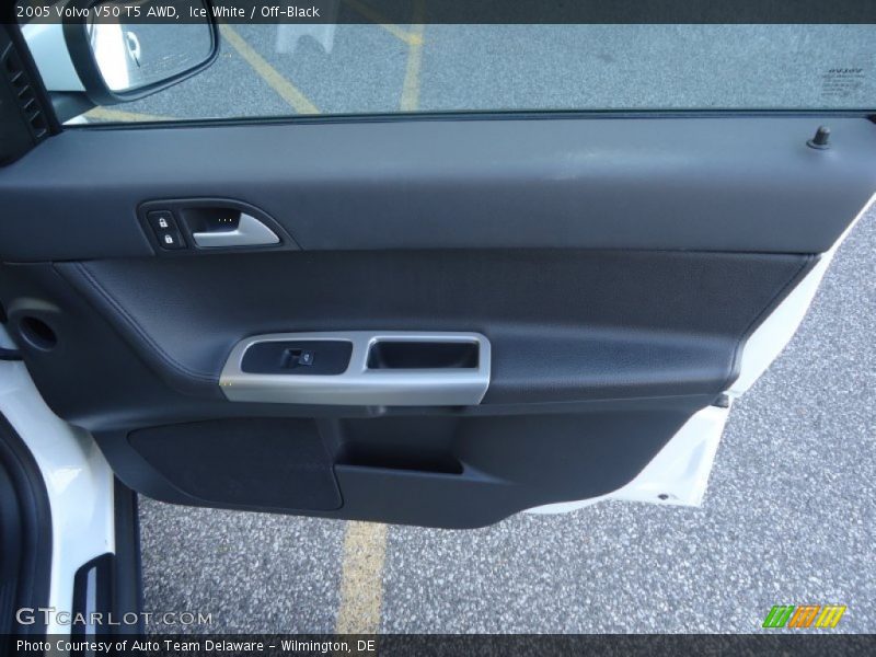 Ice White / Off-Black 2005 Volvo V50 T5 AWD