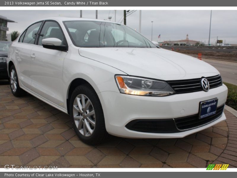 Candy White / Titan Black 2013 Volkswagen Jetta SE Sedan
