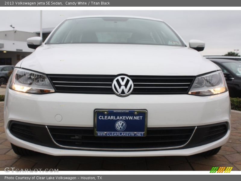 Candy White / Titan Black 2013 Volkswagen Jetta SE Sedan