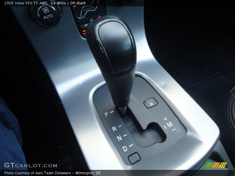 Ice White / Off-Black 2005 Volvo V50 T5 AWD